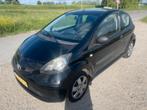 Toyota Aygo 1.0 12V Vvt-i 3DRS MMT 2008 Zwart, Auto's, Voorwielaandrijving, 4 stoelen, Origineel Nederlands, Handgeschakeld