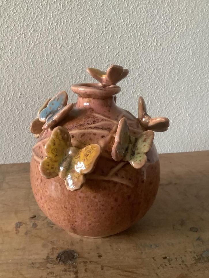 Daan Kromhout vaasje met vlinders, Huis en Inrichting, Woonaccessoires | Vazen, Zo goed als nieuw, Overige kleuren, Minder dan 50 cm