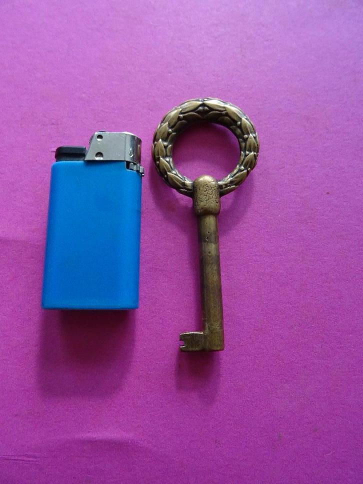 MOOIE OUDE SLEUTEL LAUWERKRANS SLEUTELS SLOT SLOTEN, Antiek en Kunst, Curiosa en Brocante, Ophalen of Verzenden