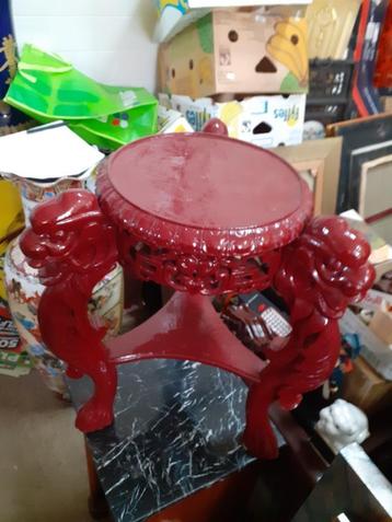 Antieke Drakentafel fraai uit Hout gesneden beschikbaar voor biedingen