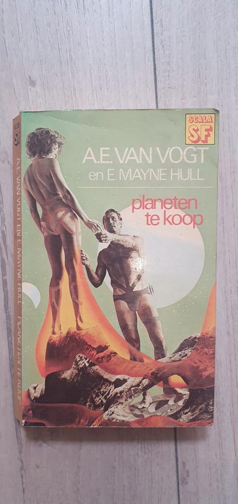 Tweedehands boek van A.E van Vogt Planeten te koop 1975, Boeken, Fantasy, Gelezen, Ophalen of Verzenden