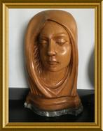 Oude houten buste op marmer, houtsnijwerk hoofd, Ophalen of Verzenden