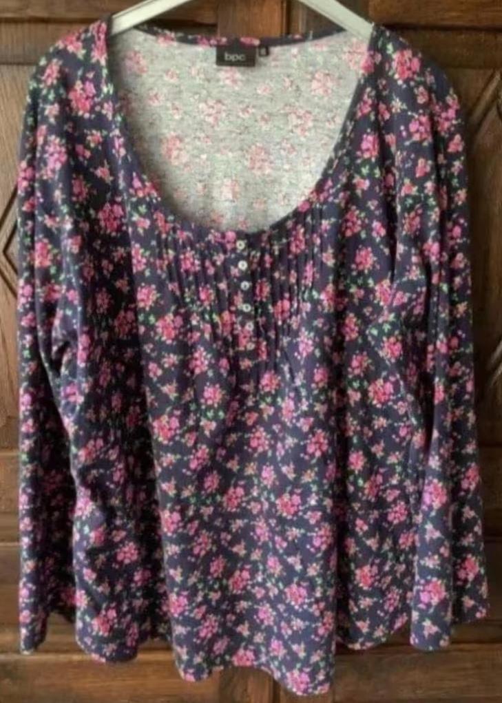 Blauwe top, shirt roze bloemetjes; 48 / 50; BPC bonprix, Ophalen of Verzenden, Zo goed als nieuw, Blauw, Shirt of Top