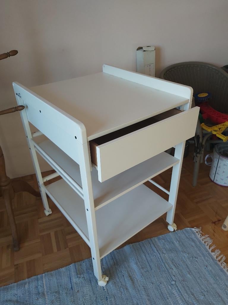 pamper tafel op wielen en lade, Ophalen, Zo goed als nieuw, Overige typen
