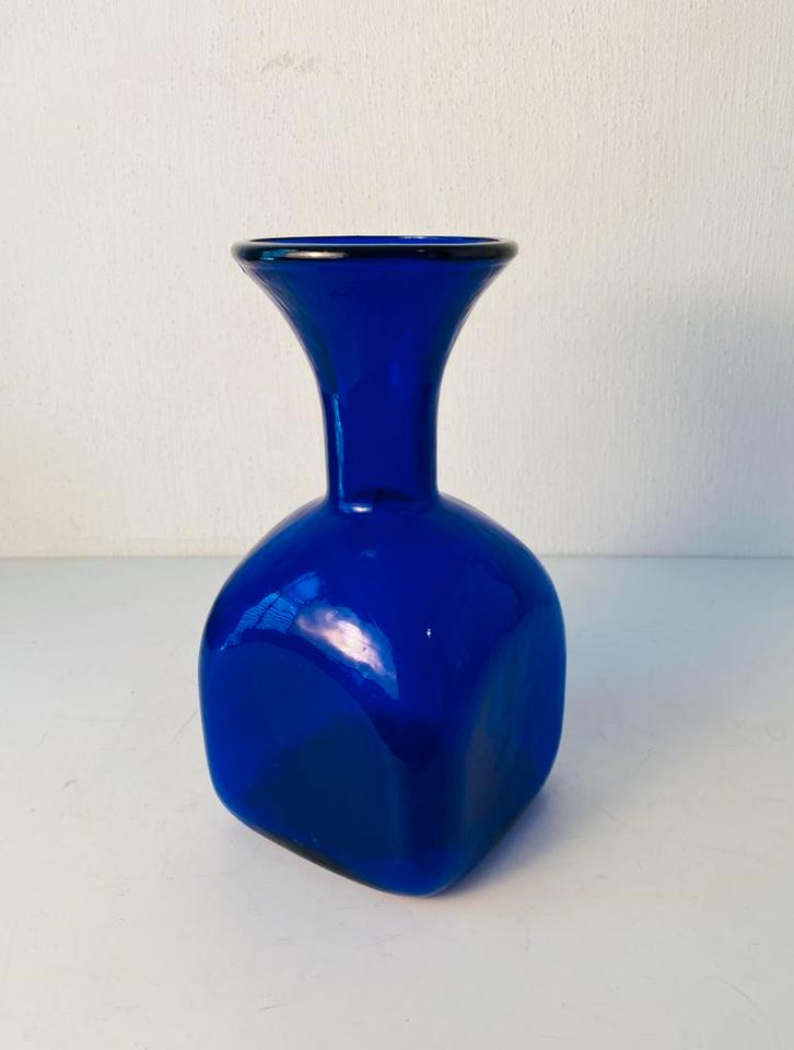 Vintage kobalt blauw glazen vaas , Italy, Huis en Inrichting, Woonaccessoires | Vazen, Gebruikt, Blauw, Minder dan 50 cm, Glas