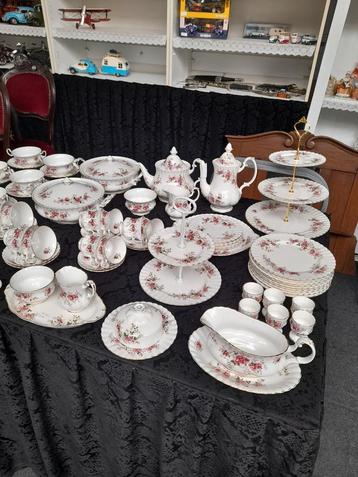 Bij ons heel veel royal albert servies lavender rose los t.k beschikbaar voor biedingen