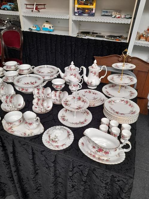 Bij ons heel veel royal albert servies lavender rose los t.k, Antiek en Kunst, Antiek | Servies compleet, Ophalen of Verzenden