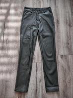 Prachtige groene lederlook broek, maat S. New Collection., Kleding | Dames, Onb, Ophalen of Verzenden, Onb, Maat 36 (S)