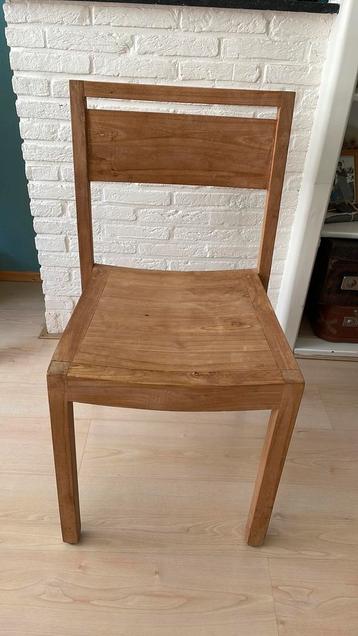 Mooie teakhouten stoelen beschikbaar voor biedingen