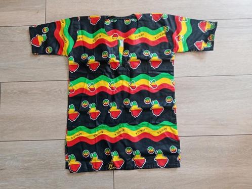 Afrikaans shirt maat 116 met het continent Afrika erop, Kinderen en Baby's, Kinderkleding | Maat 116, Zo goed als nieuw, Jongen of Meisje