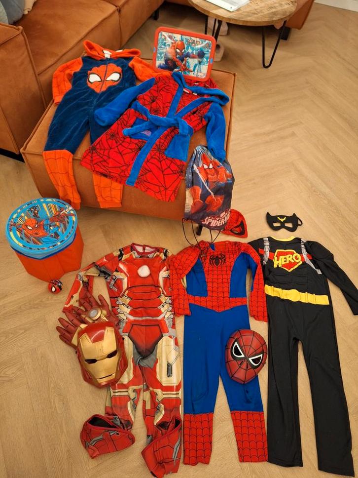 Compleet spiderman / marvel pakket 116/122, Kinderen en Baby's, Carnavalskleding en Verkleedspullen, Gebruikt, Jongen, 110 t/m 116