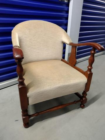 Vrouwenstoeltje beschikbaar voor biedingen