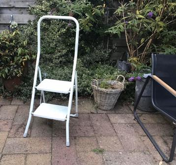 Huishoudtrap keukentrap beschikbaar voor biedingen