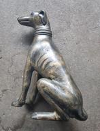 Oud beeld hond gepatineerd greyhound metaal