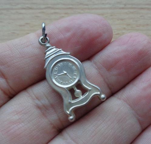 zilveren vintage bedel  klok [756], Sieraden, Tassen en Uiterlijk, Bedels, Zo goed als nieuw, Overige merken, Zilver, 1 bedel