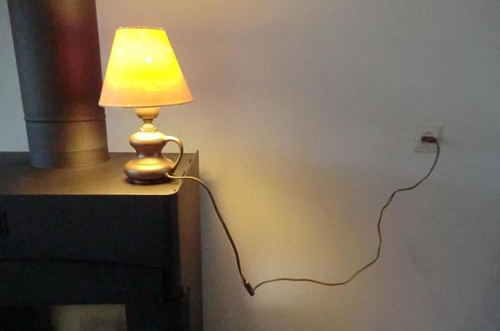 tafellamp met metalen voet en stoffen lampenkapje, Huis en Inrichting, Lampen | Tafellampen, Gebruikt, Minder dan 50 cm, Metaal