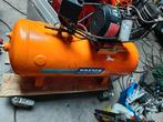 Compressor werkt goed maakt veel lawaai, Doe-het-zelf en Verbouw, Compressors, 100 liter of meer, Ophalen, Zo goed als nieuw, Minder dan 200 liter/min
