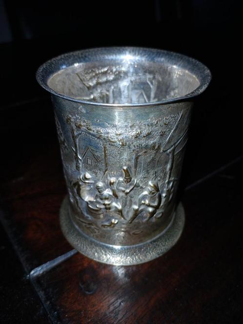 verzilverde  Beker met Reliëf, Antiek en Kunst, Antiek | Goud en Zilver, Zilver, Ophalen of Verzenden