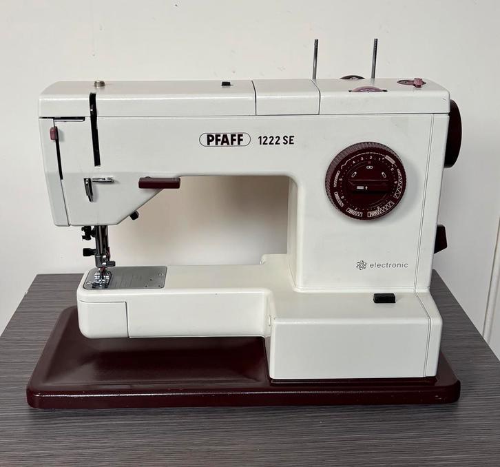 Pfaff 1222 SE 3e generatie –met boventransport, Hobby en Vrije tijd, Naaimachines en Toebehoren, Zo goed als nieuw, Naaimachine
