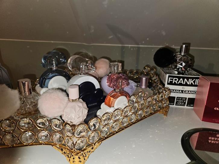 Collectie Ariana Grande parfum perfumes, Sieraden, Tassen en Uiterlijk, Uiterlijk | Parfum, Zo goed als nieuw, Ophalen of Verzenden