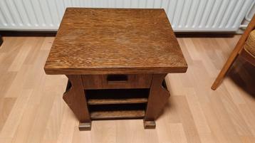 Bijzettafel t.e.a.b. beschikbaar voor biedingen