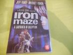 IRON MAZE! Aktie Speelfilm Op VIDEO!, Cd's en Dvd's, VHS | Film, Actie en Avontuur, Zo goed als nieuw, Verzenden, Vanaf 16 jaar