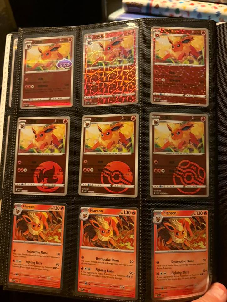 Flareon en umbreon verzameling, Hobby en Vrije tijd, Verzamelkaartspellen | Pokémon, Zo goed als nieuw, Meerdere kaarten, Foil
