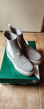 Gloednieuwe grijze puma dames laarzen maat 41, Puma, Nieuw, Ophalen of Verzenden, Sneakers of Gympen