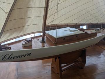 Zeer mooi zeilboot 115 lang en 125 hoog beschikbaar voor biedingen