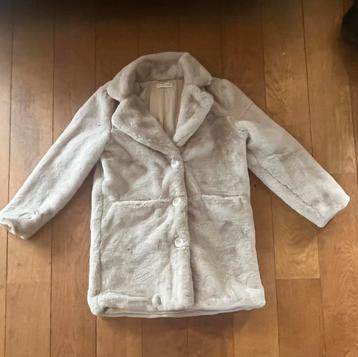 Nieuwe jas maat M. beschikbaar voor biedingen