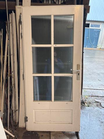 Houten Buitendeur met Glas beschikbaar voor biedingen