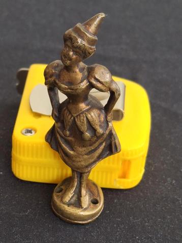 Bronzen Figuur: Dame met Hoed beschikbaar voor biedingen