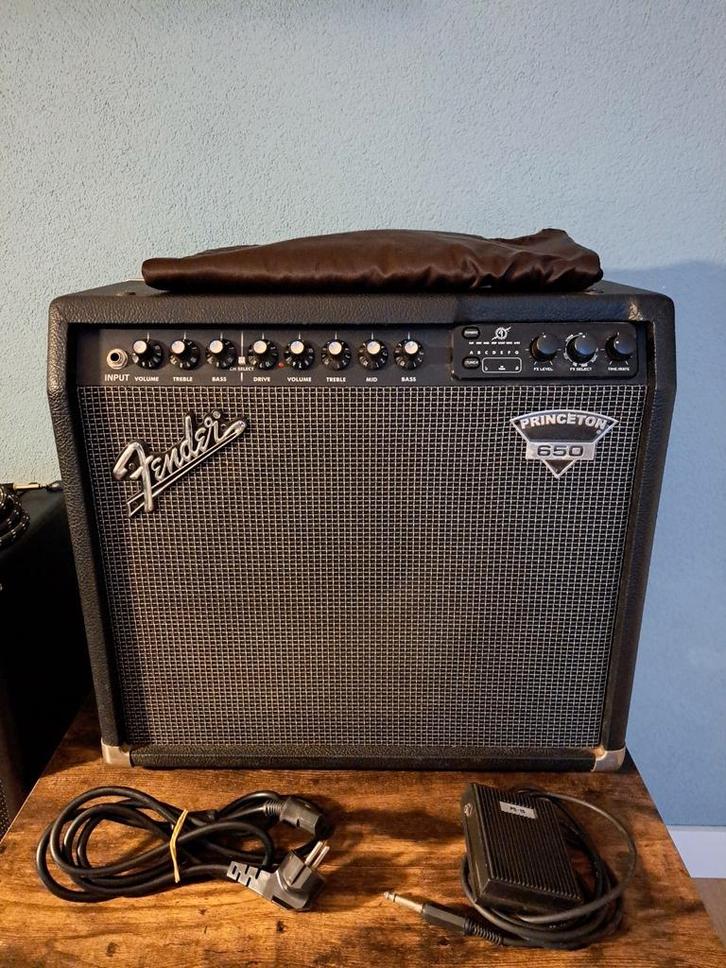 Fender Princeton 650 Gitaarversterker met footswitch en hoes, Muziek en Instrumenten, Versterkers | Bas en Gitaar, Zo goed als nieuw