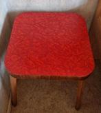 vierkant rood tafeltje, Huis en Inrichting, Tafels | Bijzettafels, Minder dan 45 cm, Gebruikt, Minder dan 55 cm, Hout
