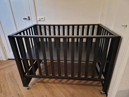 Tweelingbox, Kinderen en Baby's, Boxen, Gebruikt, Rechthoekig, In hoogte verstelbaar, Boxkleed, Wieltjes, Ophalen