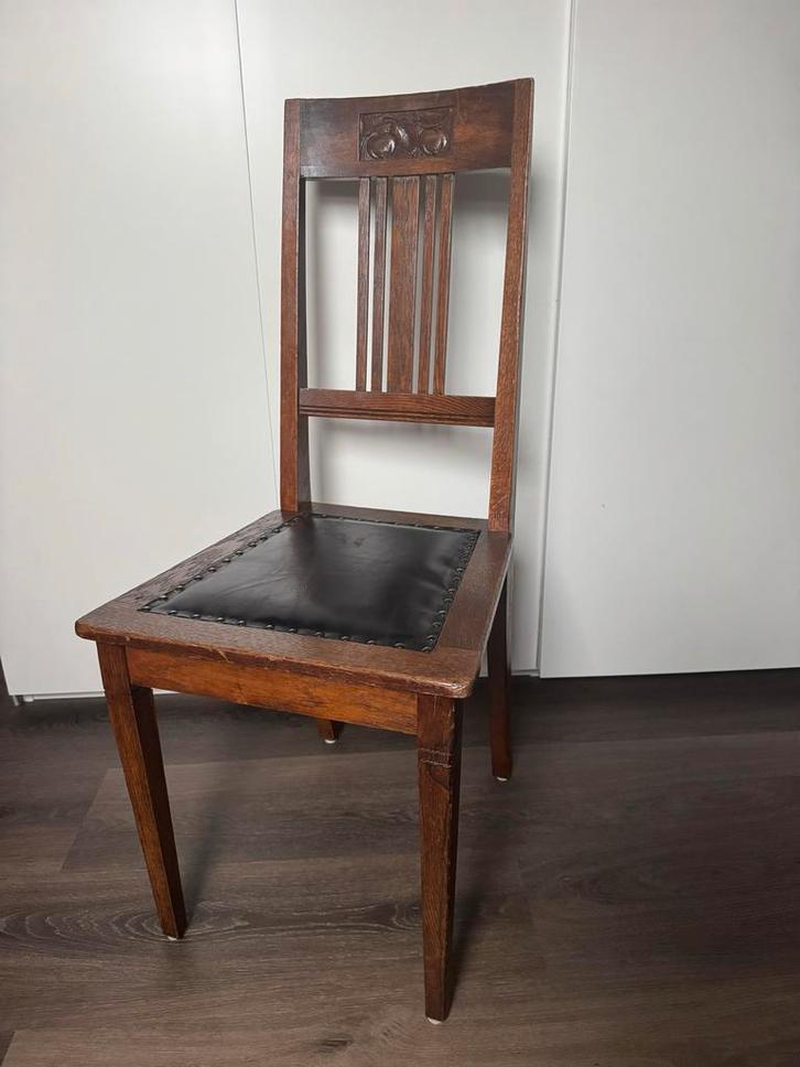 Antieke houten eetkamerstoel met lederen zitting, Antiek en Kunst, Antiek | Meubels | Stoelen en Banken, Ophalen