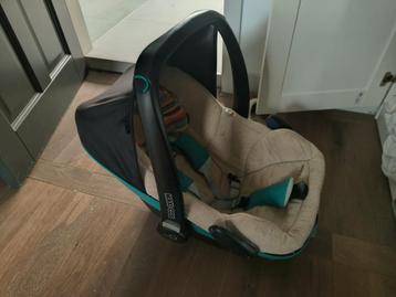Maxi cosi met heerlijke slaapzak beschikbaar voor biedingen