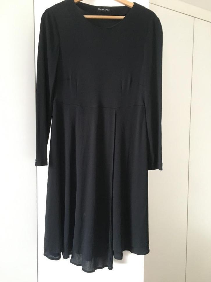 Blacky Dress zwarte jurk knielengte maat M, Kleding | Dames, Jurken, Gedragen, Maat 38/40 (M), Zwart, Knielengte, Verzenden