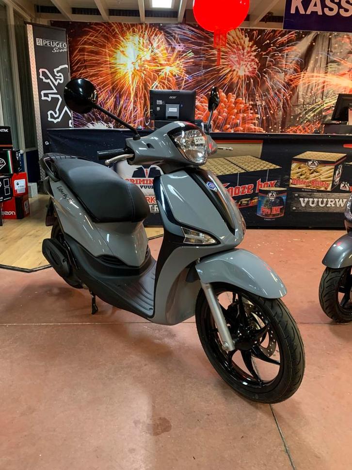 Gebro scooters: Piaggio liberty S 45km Nardo grey NIEUW, Fietsen en Brommers, Brommers | Overige merken, Nieuw, Maximaal 45 km/u