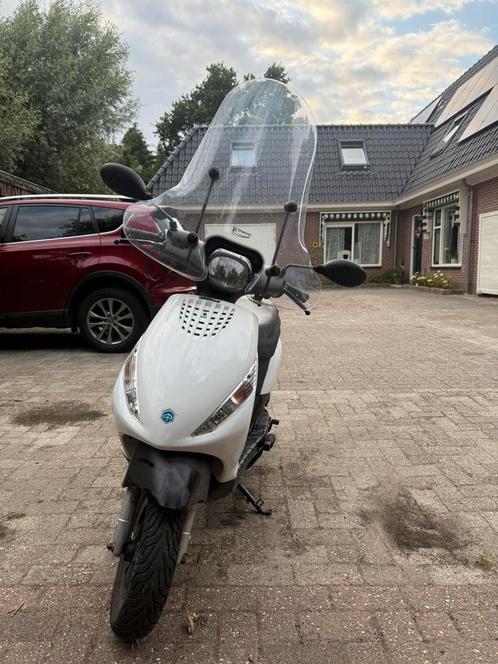 Piaggio zip 4 takt | Geel kenteken | 51 km/uur, Fietsen en Brommers, Snorfietsen en Snorscooters, Gebruikt, Piaggio, Benzine, Ophalen
