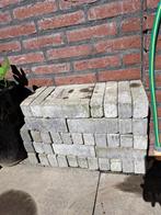 Waaltjes 49 stuks GRATIS, Tuin en Terras, Tegels en Klinkers, Ophalen, Gebruikt, Beton, Klinkers