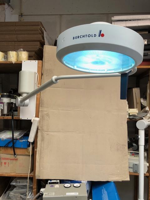 Medische onderzoekslamp operatielamp Berchtold D300, Diversen, Verpleegmiddelen, Gebruikt, Ophalen of Verzenden