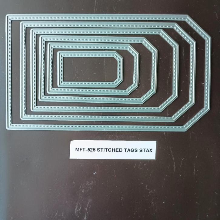 MFT Stansen - Stitched Tags Stax, Hobby en Vrije tijd, Scrapbooking, Zo goed als nieuw, Frame of Mal, Ophalen of Verzenden