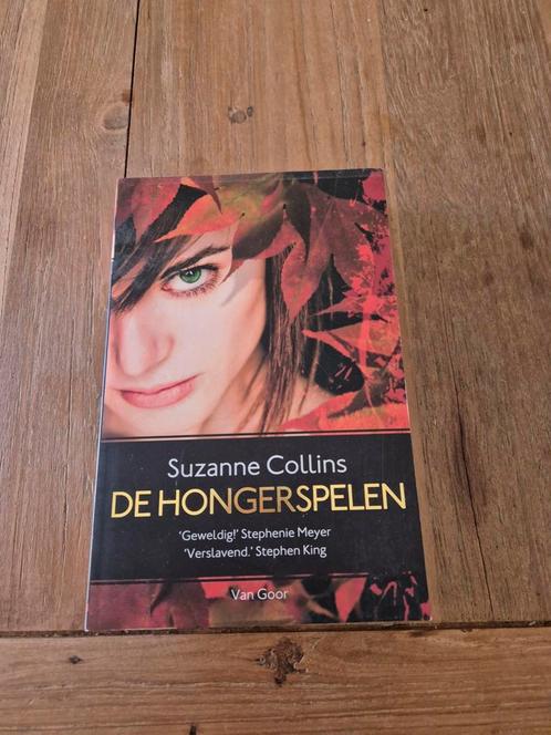 Suzanne Collins - De hongerspelen, Boeken, Thrillers, Zo goed als nieuw, Ophalen of Verzenden