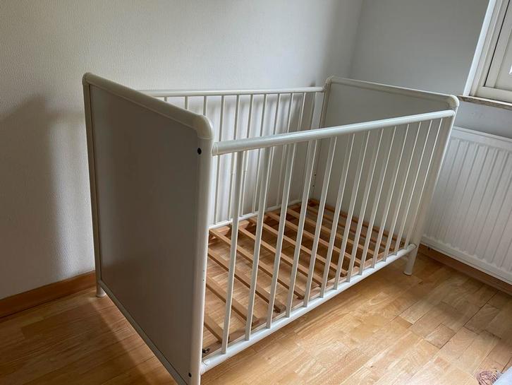 Baby / peuterbed Ledikant, Kinderen en Baby's, Kinderkamer | Complete kinderkamers, Zo goed als nieuw, Jongetje of Meisje, Ophalen