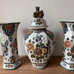 Vintage Delfts Polychroom Gekleurde Vazen Kaststel, Vaas, Antiek en Kunst, Antiek | Vazen, Ophalen