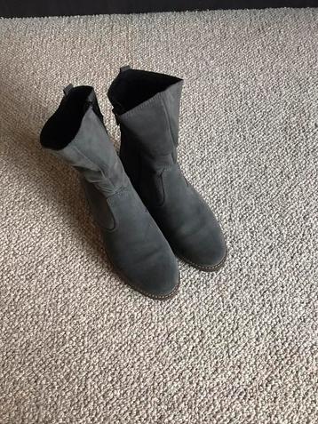 Mooie NIEUWE bont gevoerd ECHT SUEDE halfhoge laarzen 38 beschikbaar voor biedingen