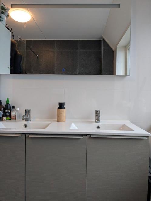 Badkamermeubel met 2 wasbakken en 2 kranen, Huis en Inrichting, Badkamer | Badkamermeubels, Zo goed als nieuw, Minder dan 100 cm