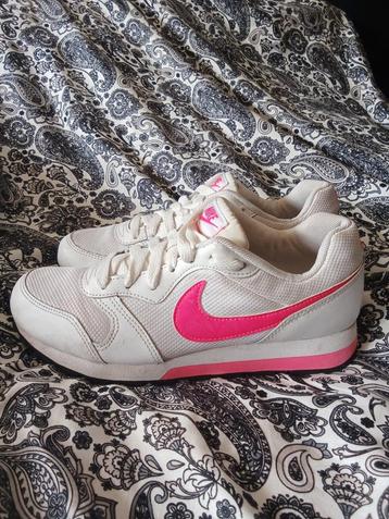 Nike MD Runner 2 maat 36 beschikbaar voor biedingen