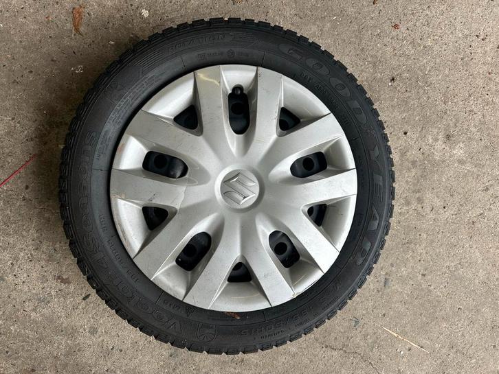 Stalen Velgen Suzuki Swift met Doppen en banden 185/50/15, Auto diversen, Wieldoppen, Gebruikt, Ophalen